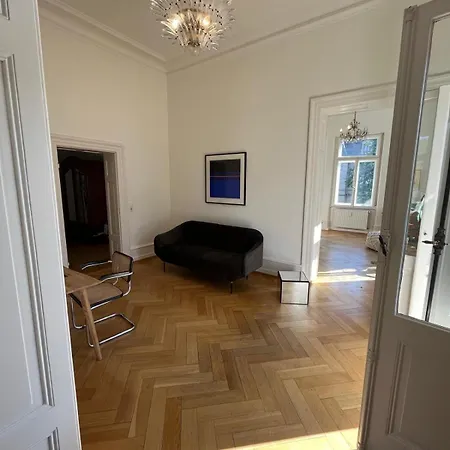 Stilvoll Wohnen Altbaujuwel In Bestlage Von Baden-Baden Апартаменты *